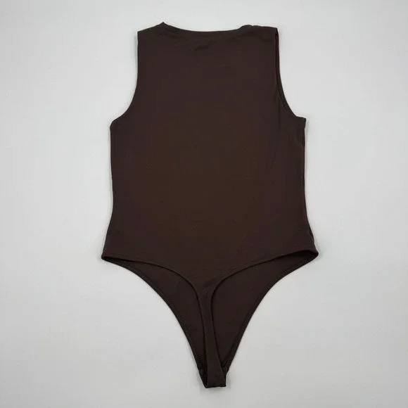 Babaton Contour Crew Neck Sleeveless Bodysuit Dark Brown L Aritzia Coffee - Picture 4 of 7
